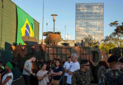 Exposicao-de-viaturas-militares-no-Galleria - Divulgação