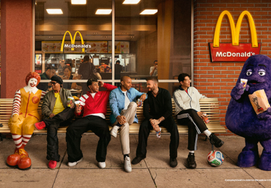 McDonald’s entra no clima da Copa do Mundo da FIFA 26™ com McOferta especial e copos exclusivos de ícones do futebol