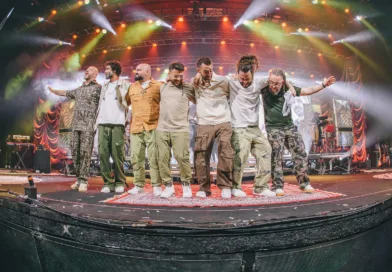 Maneva traz turnê de celebração de 20 anos com show em Campinas