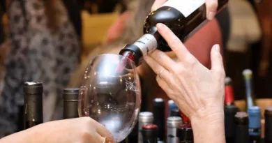 Vinho, amigos e boas conversas: evento celebra o prazer de estar junto Vinho, amigos e boas conversas: evento celebra o prazer de estar junto