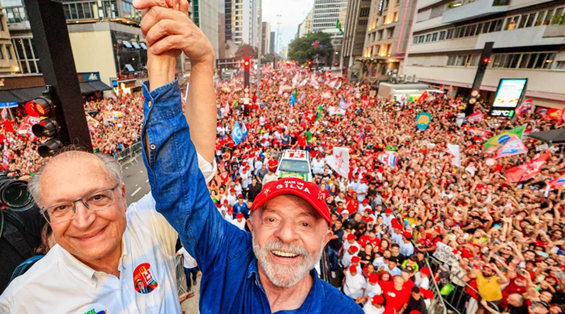 Lula é reeleito presidente do Brasil e conquista quarto mandato histórico