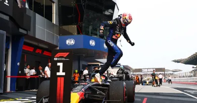 Verstappen vence na Malásia e conquista primeira vitória de 2026 Verstappen vence na Malásia e conquista primeira vitória de 2026
